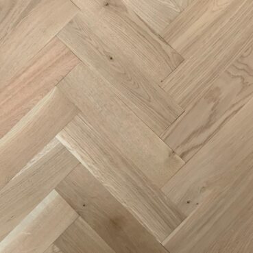 22 x 70 x 280 Unfinished Herringbone Solid Oak Flooring H1001